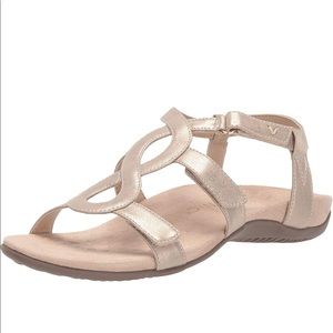 Vionic Jodie Sandals in Champagne 7 Wide, NIB
